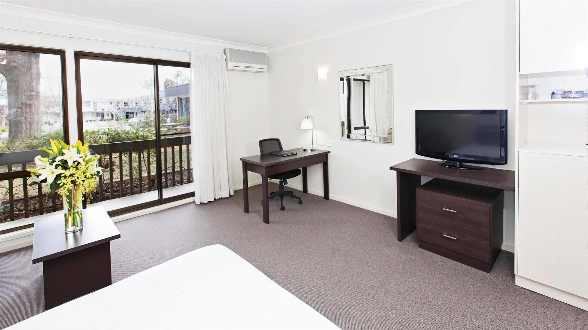 Ibis Styles Canberra Tall Trees Esterno foto