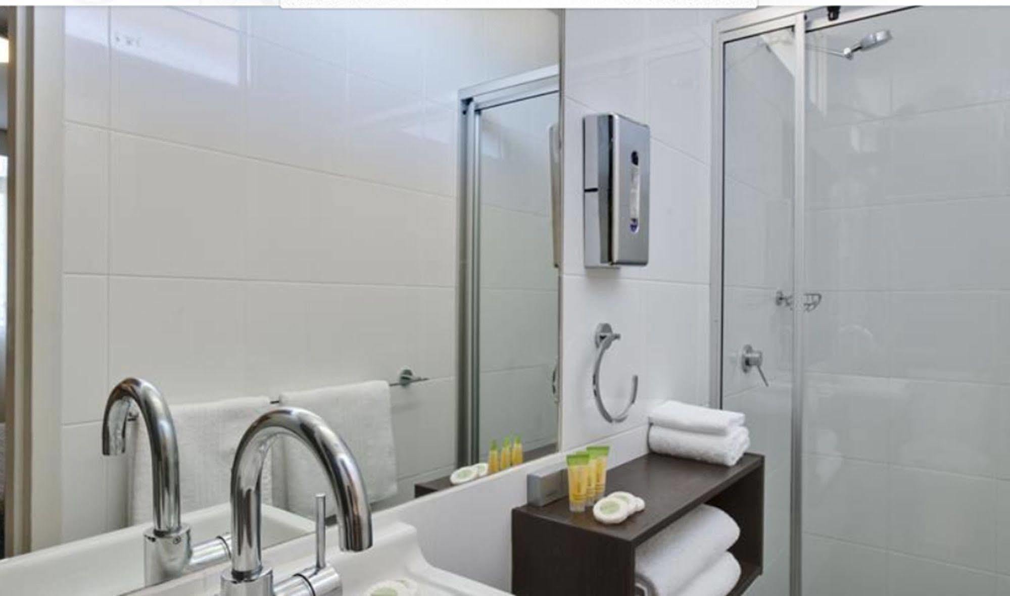 Ibis Styles Canberra Tall Trees Esterno foto